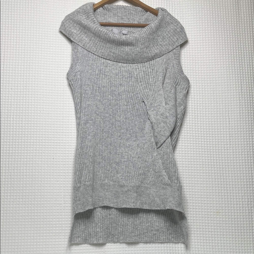 Heather Gray Ribbed On or Off Shoulder Sleeveless Sweater Size Medium